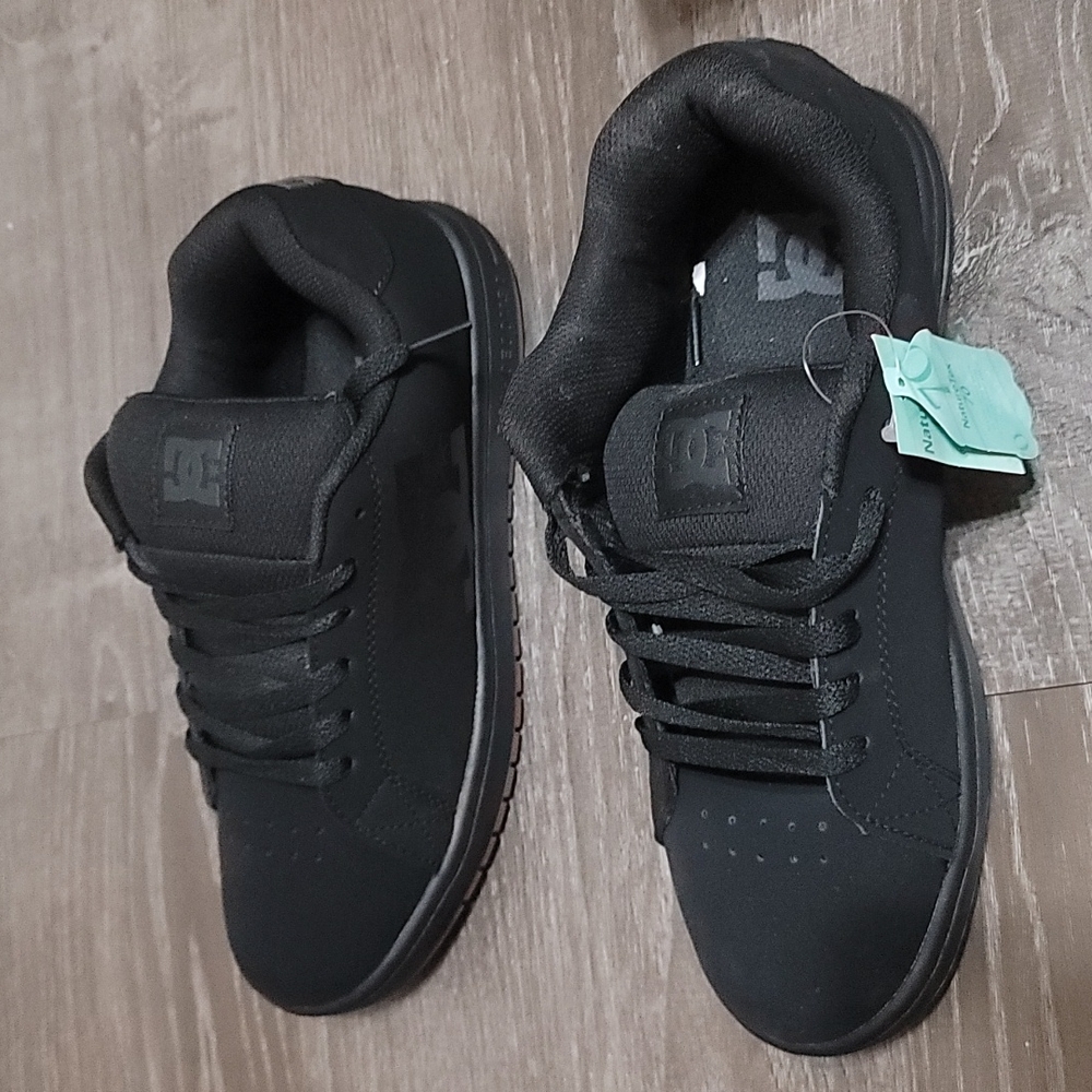 DC black sneakers